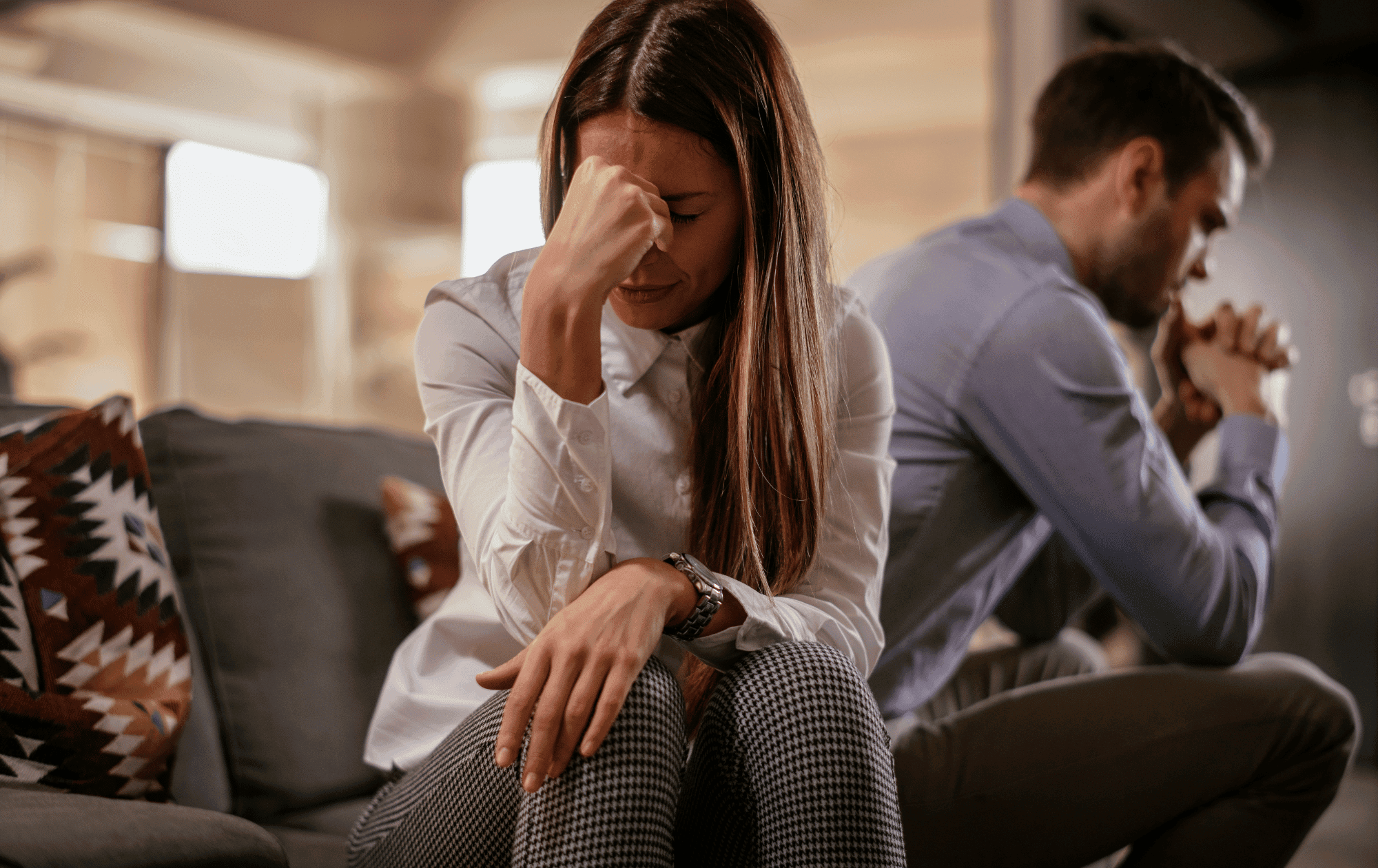 Immagine principale: Come superare un tradimento: le fasi del dolore